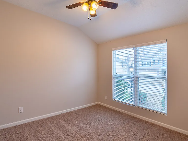 3237 Alexandria Dr — Photo 7
