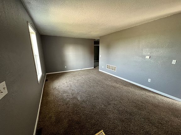 5th image of 1006 Benton Way