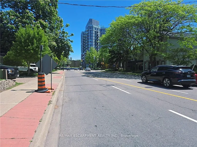 2047 James St — Photo 32
