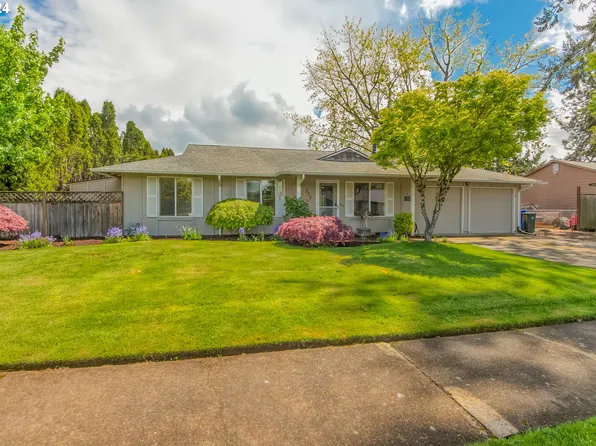 370 NE Palmblad Dr, Gresham, OR 97030