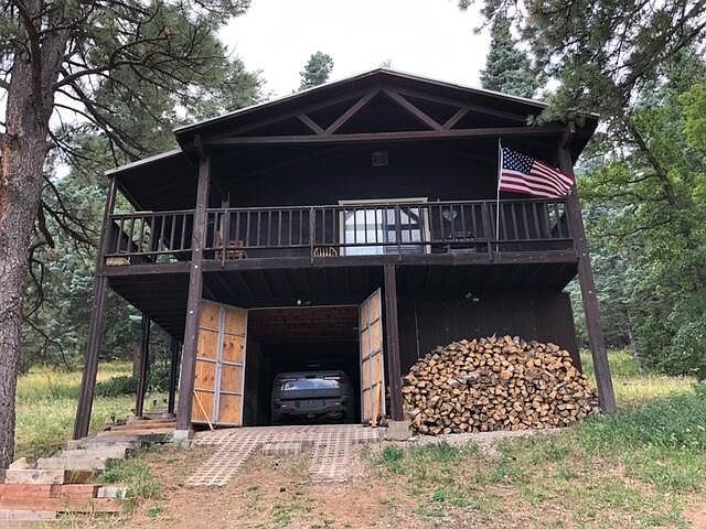 1st image of 26 E Meadow Ln