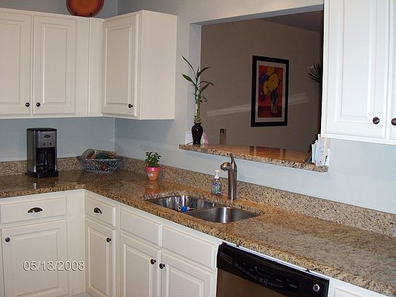 New granite, cabinets & SS appliances (2008)