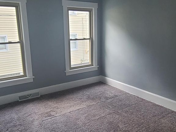 5th image of 5661 Ravenna Ave