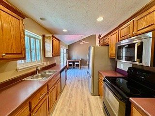 4th image of 528 Windy Rd