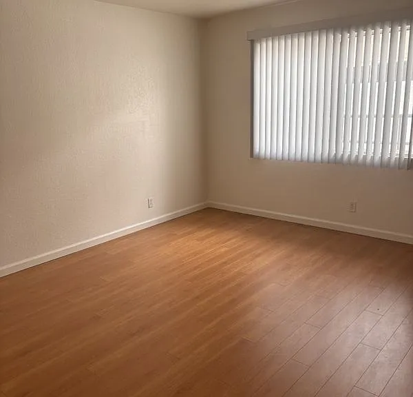 10920 Moorpark St #4 — Photo 3