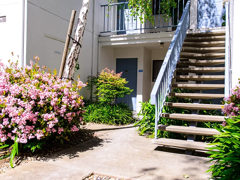 1055 N Capitol Ave #109 — Photo 4