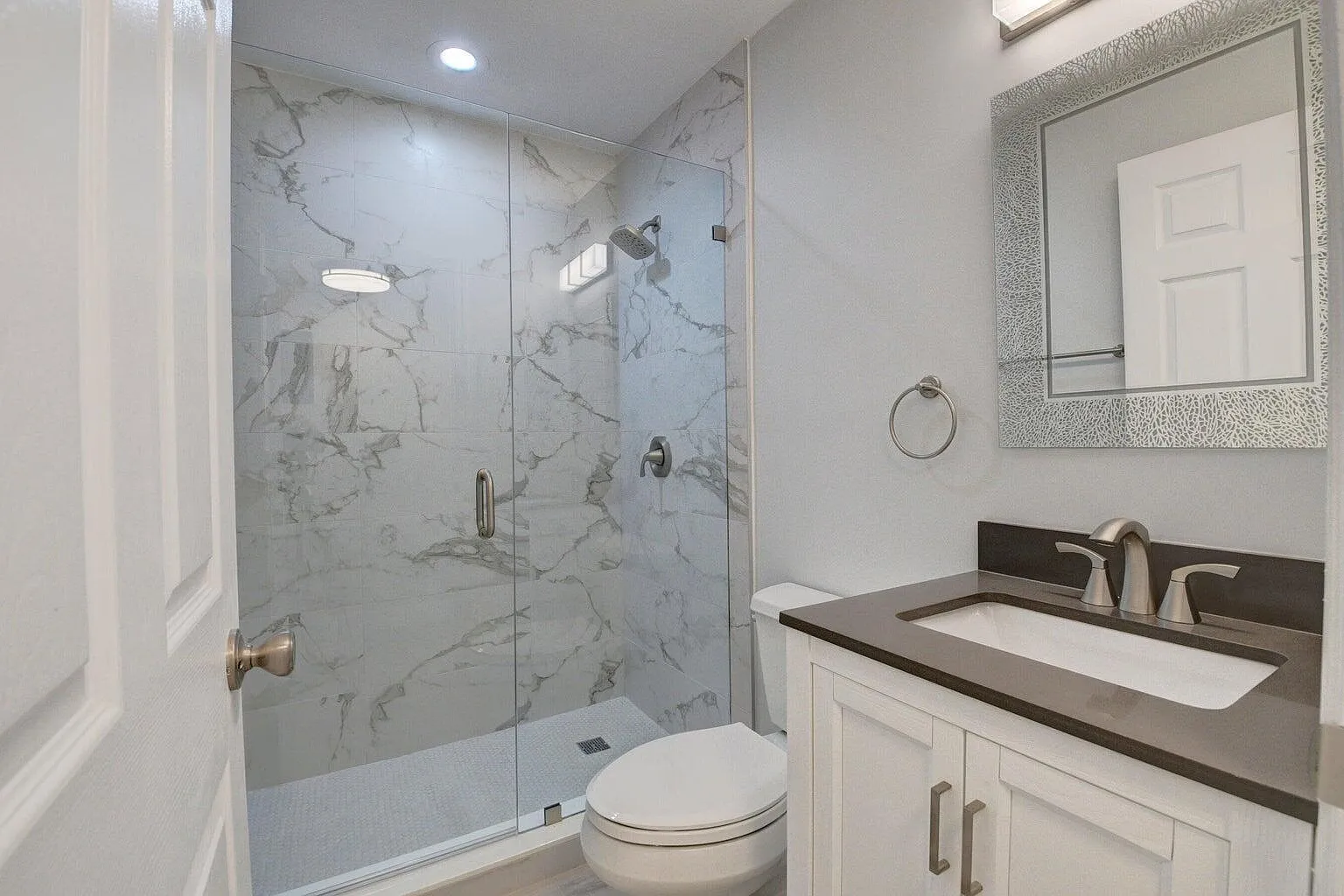 3 bed, 3.0 bath, 1250 sqft, $3,200 — Photo 3