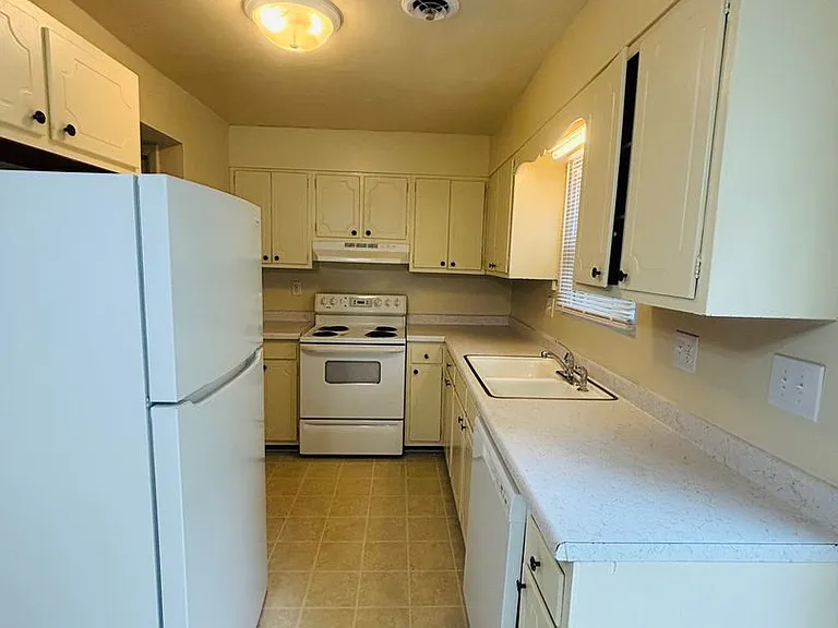 357 New Kent Rd — Photo 10