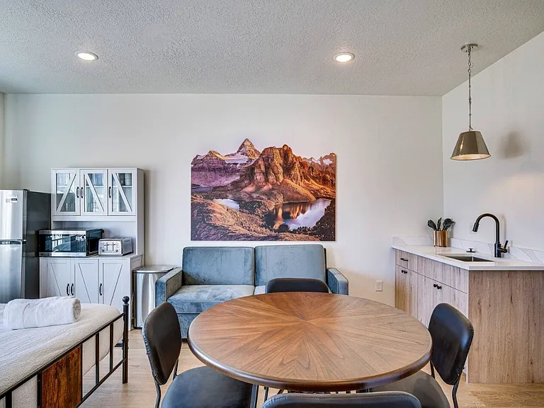 1218 S Sawmill Blvd #505 — Photo 4