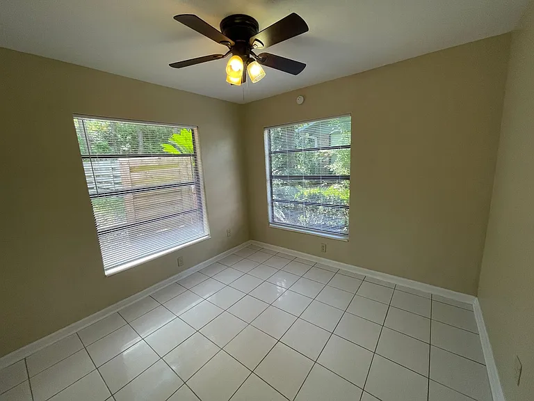 4524 SW 46th Dr — Photo 7