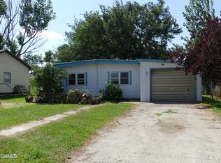 404 2nd Ave SE, Bowman, ND 58623