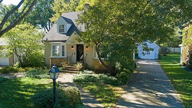 374 S Commonwealth Ave photo 1