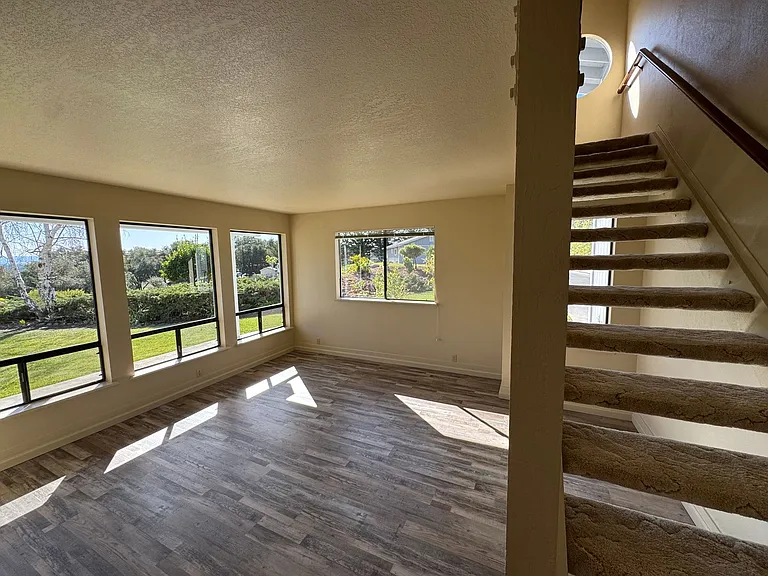 1571 Vista Grande Ln — Photo 2