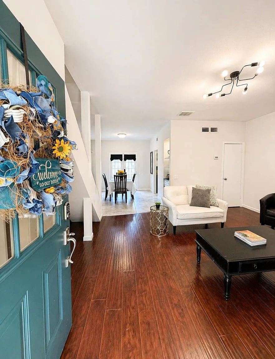 2 bed, 3.0 bath, 1232 sqft, $1,450 — Photo 2