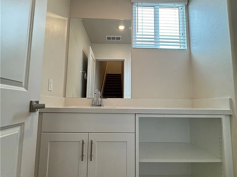 652 E 4th St — Photo 14