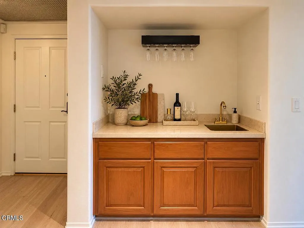 3 bed, 3.0 bath, 1500 sqft, $4,500 — Photo 4