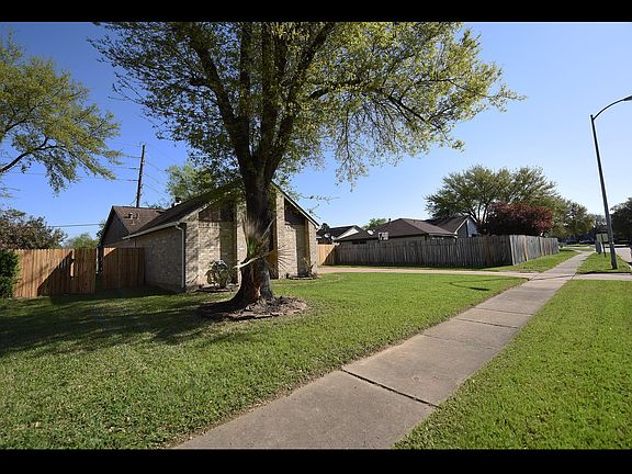 3rd image of 5506 Oak Falls Dr