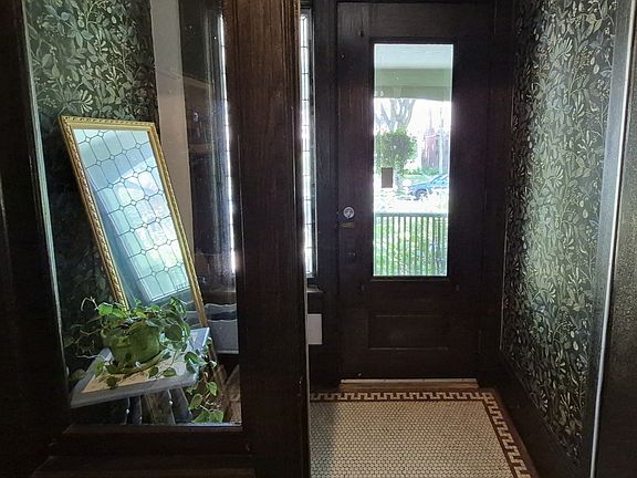 3rd image of 2727 N Prospect Ave