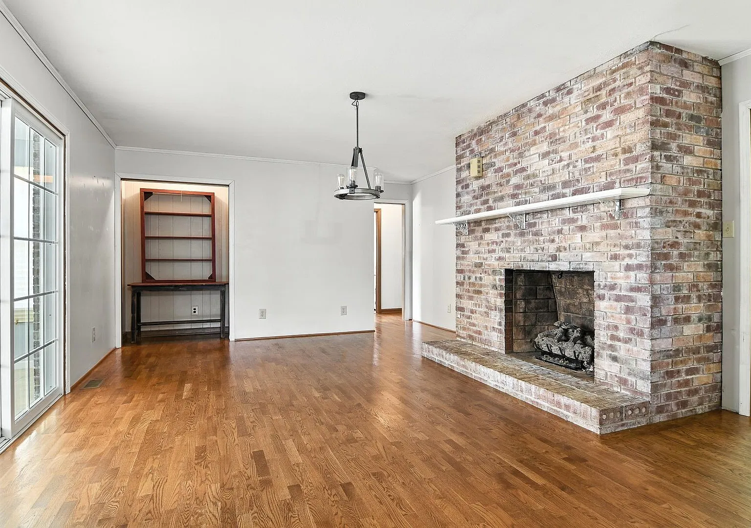 Spacious 3 Bed, 3 Bath Home on an Acre Move-In Ready! — Photo 4