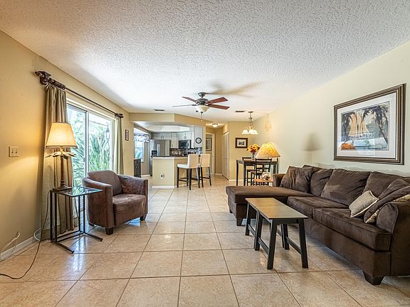 2nd image of 817 Villa Dr