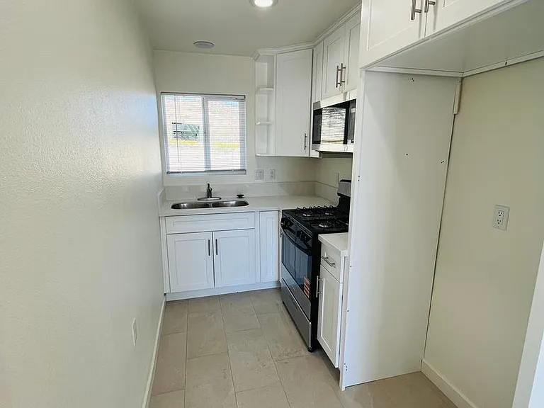 207 W Main St — Photo 2