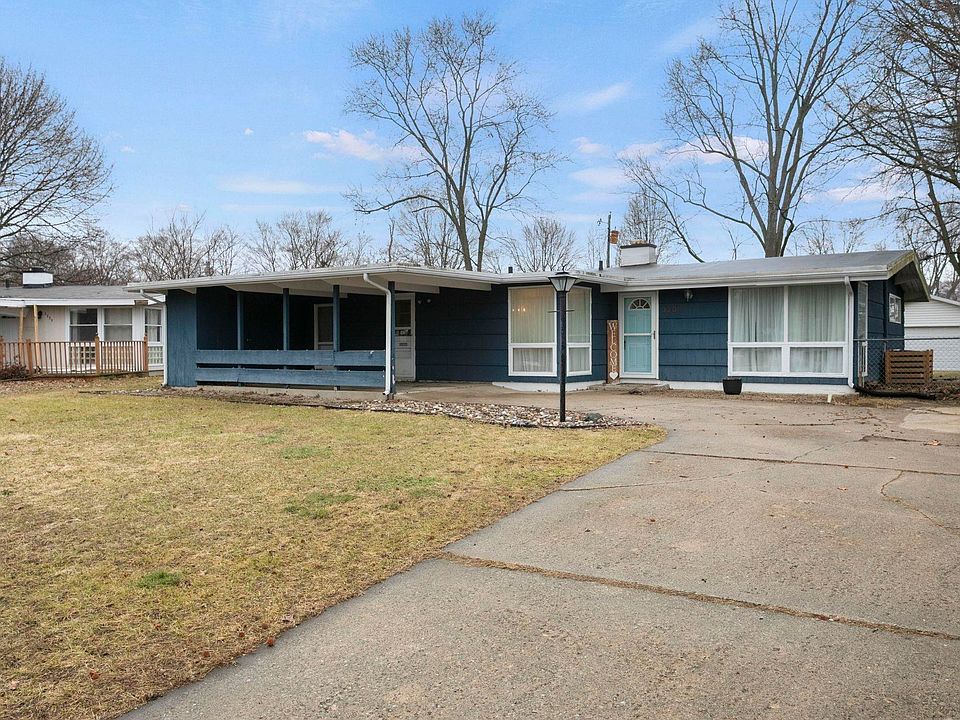 1st image of 3239 Essex Dr