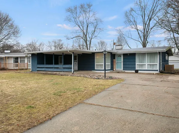 3239 Essex Dr, South Bend, IN 46615