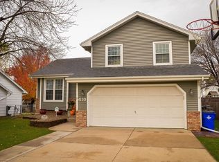 410 Peace Ave NW, Cedar Rapids, IA 52405