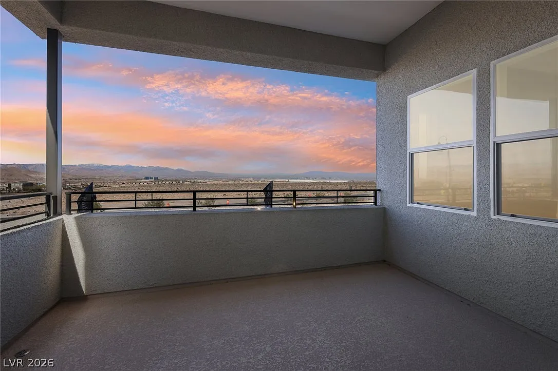 4 bed, 3.5 bath, 2364 sqft, $3,000 — Photo 2