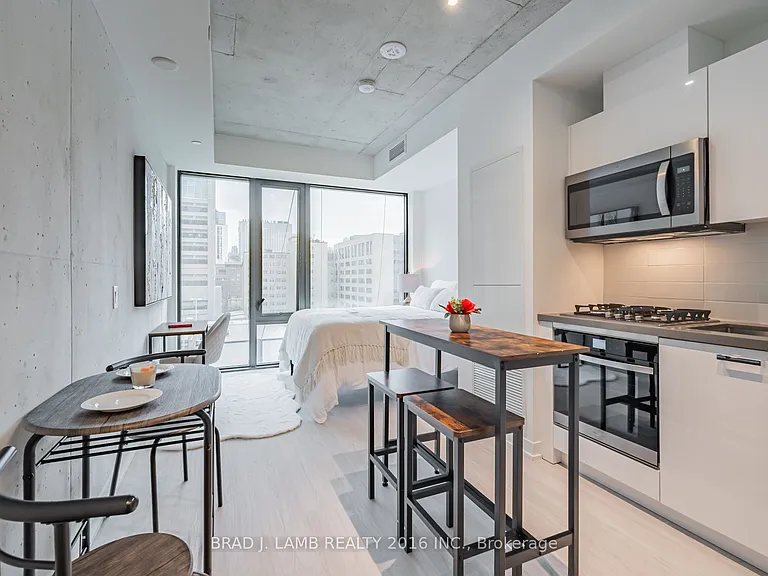 195 McCaul St #1005 — Photo 3