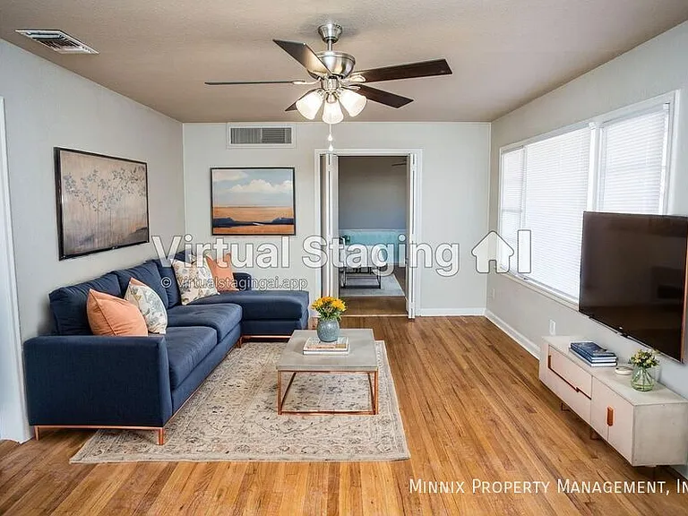 4309 32nd St — Photo 1