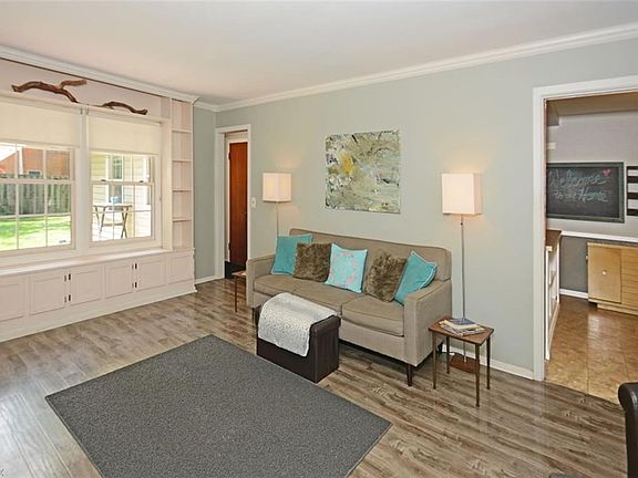 5th image of 156 Edgewood Dr