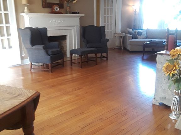 3rd image of 615 NE 15th St