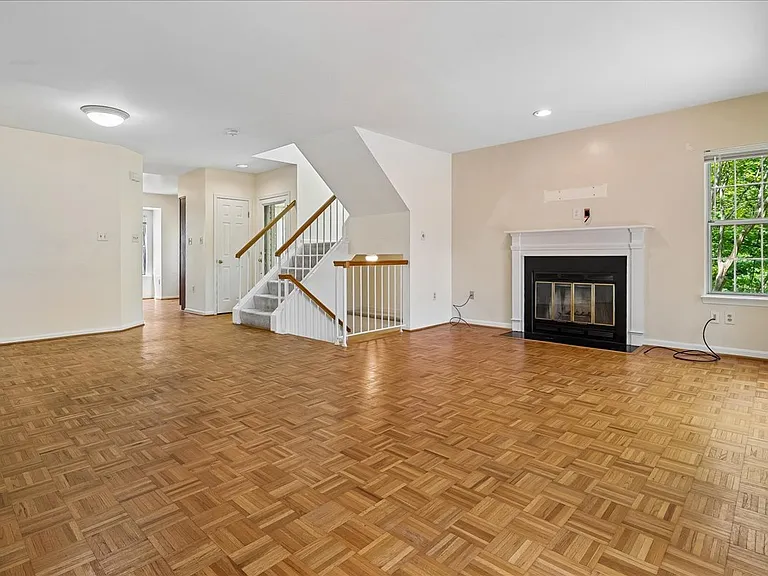 15748 Widewater Dr — Photo 11