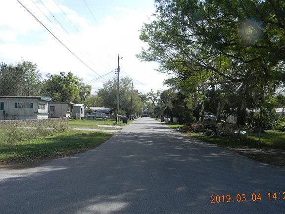 5th image of 902 N Davis Ave