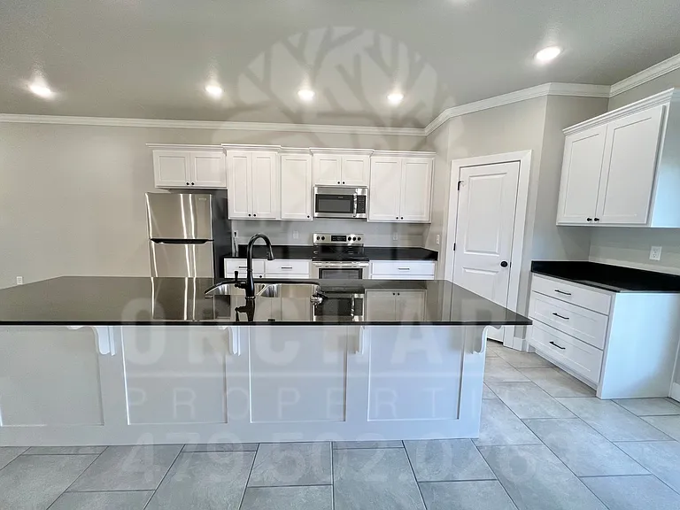 528 Bradford Dr — Photo 8