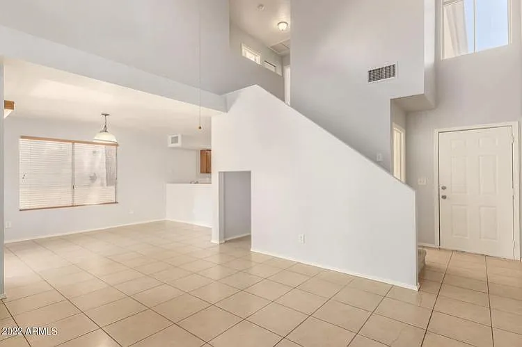 418 S Sunrise Dr — Photo 3