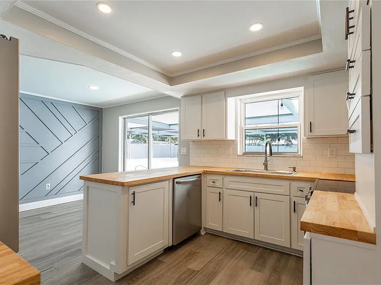 2021 Valley Dr — Photo 15
