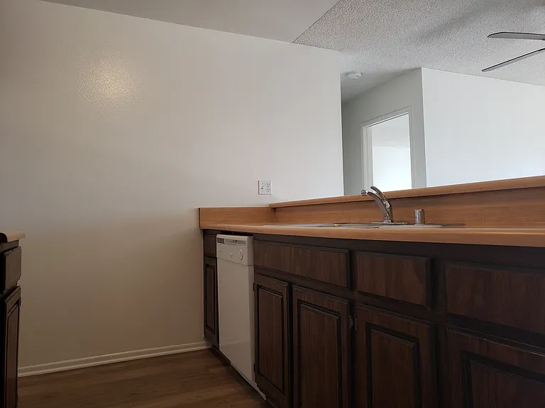 7139 Hazeltine Ave — Photo 4