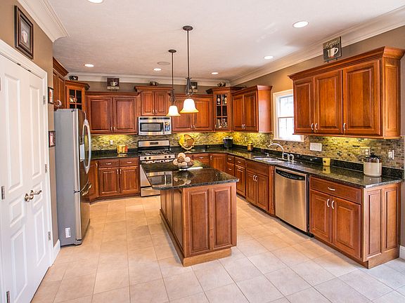 5th image of 3503 Armstrong Dr