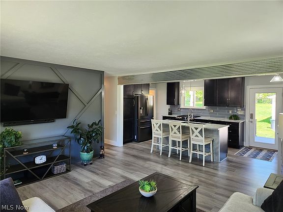 4th image of 1271 Catherine Dr