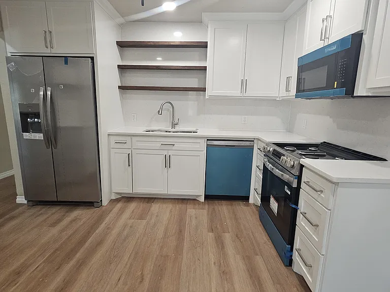 208 S Grand Ave — Photo 3