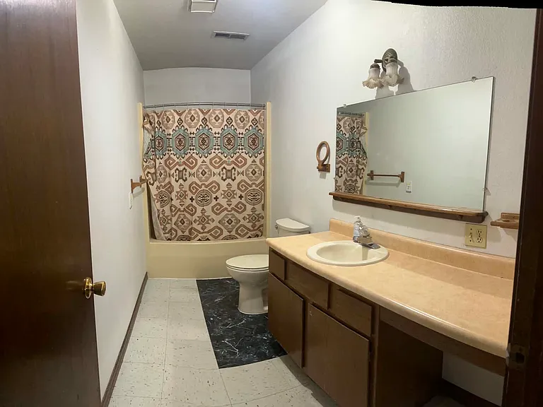 504 W Benton St — Photo 7