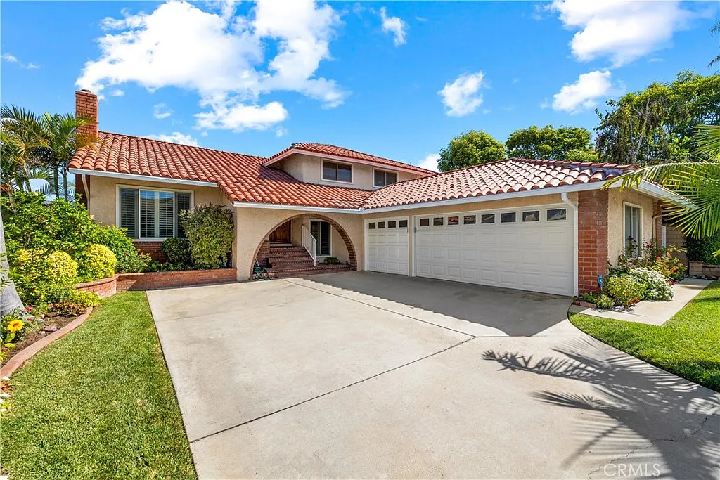 5 bed, 2493 sqft, $6,500 — Photo 1
