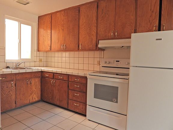kitchen with Electric Stove and Refrigerator