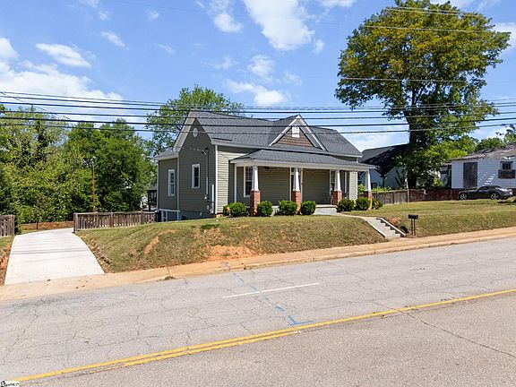 2nd image of 904 Anderson Rd