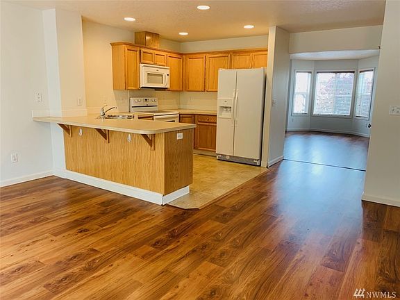 5th image of 7136 34th Ave NE