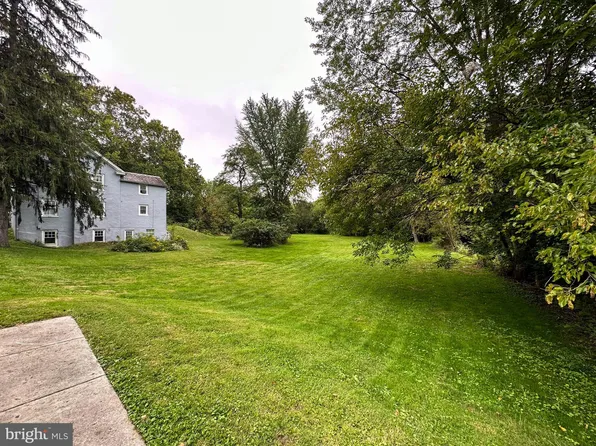 2694 Charlestown Rd, Lancaster, PA 17603