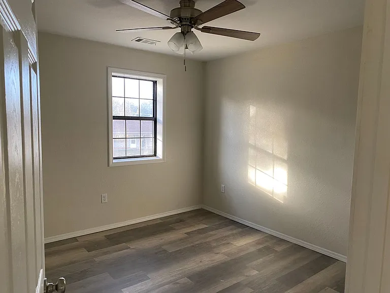 1205 S Muskogee Ave — Photo 8