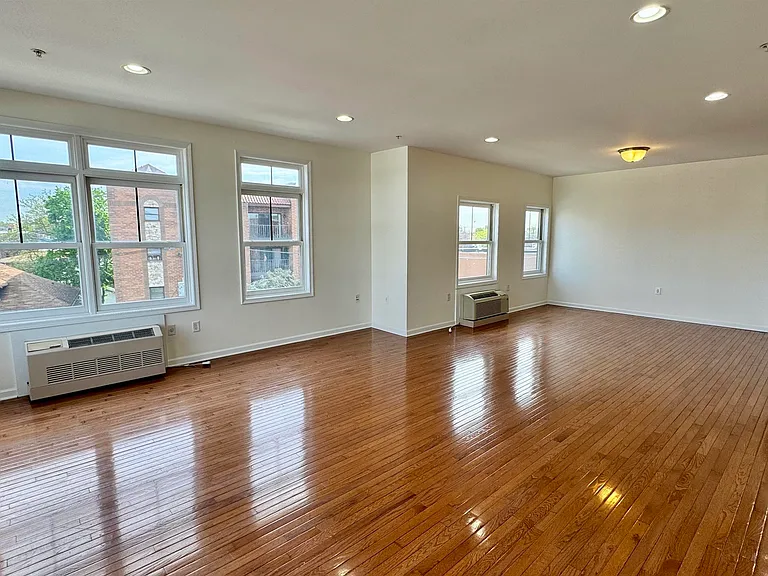9252 Kennedy Blvd #406 — Photo 2